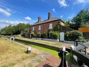 Canalside Cottage